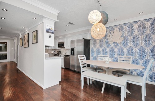 April Sound Casa | Luxury Lakefront - Game Room - 7 beds - Hot tub - Kayaks - Dock