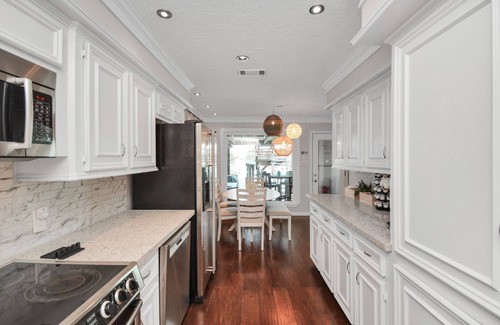 April Sound Casa | Luxury Lakefront - Game Room - 7 beds - Hot tub - Kayaks - Dock