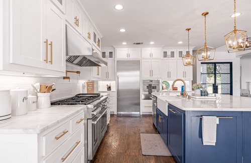 Azle Casa | Luxury Lakefront | Hot Tub, Pool & Chef’s Kitchen!