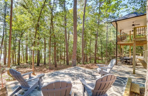Edgemont Casa | Luxury Lakefront Retreat with Deck and Patio!