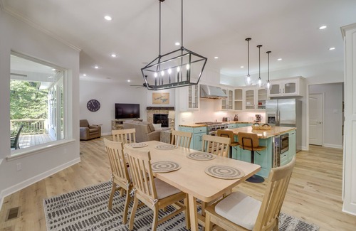 Edgemont Casa | Luxury Lakefront Retreat w/ Deck & Patio!