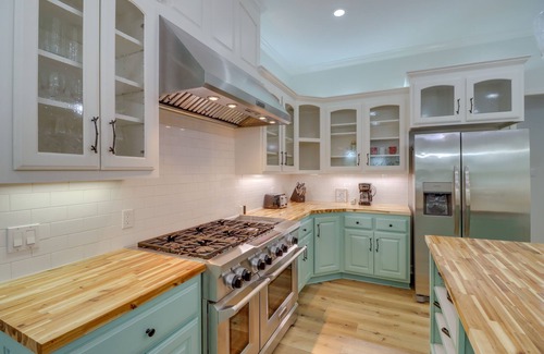Edgemont Casa | Luxury Lakefront Retreat w/ Deck & Patio!