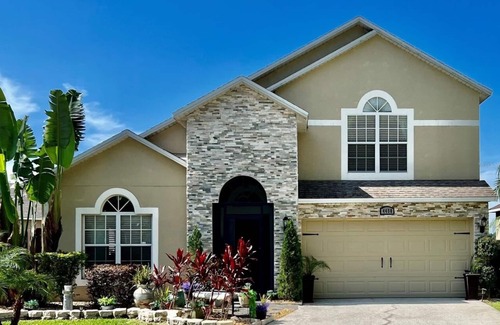 Orlando Casa | Luxury Lakefront Retreat Pool Home: Pool, Spa, BBQ, Arcade
