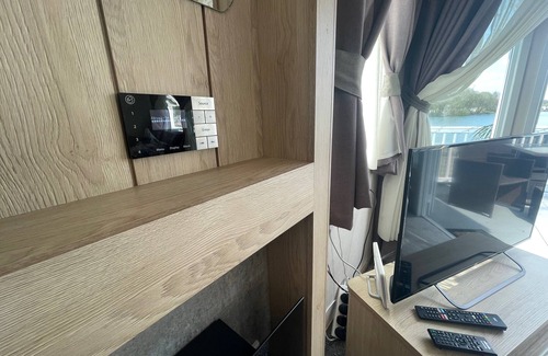 Tattershall Casa | Luxury lakeside Caravan on the award winning Tattershall Lakes with Hot Tub, private Fishing Peg