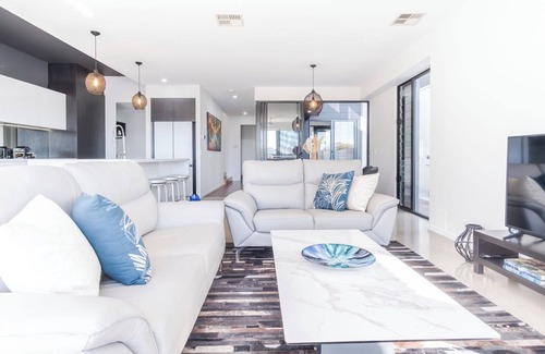 Birtinya Casa | Luxury Lakeside Living at Birtinya