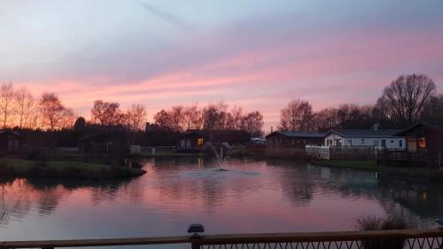 Tattershall Casa | Luxury Lakeside Lodge L2 with Hot tub situated at Tattershall Lakes Country Park