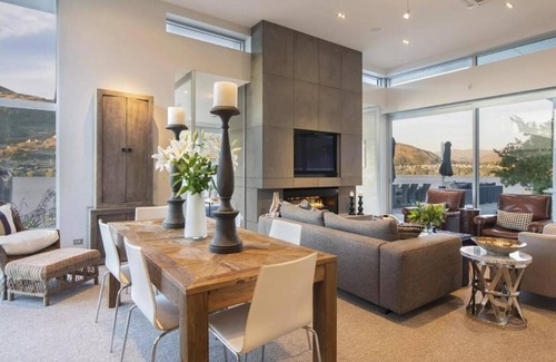 Kelvin Heights Casa | Luxury lakeside villa with terrace and spa pool by MajorDomo
