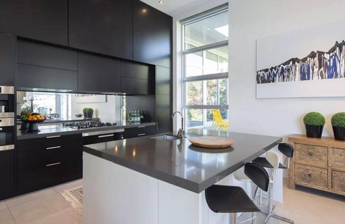 Kelvin Heights Casa | Luxury lakeside villa with terrace and spa pool by MajorDomo