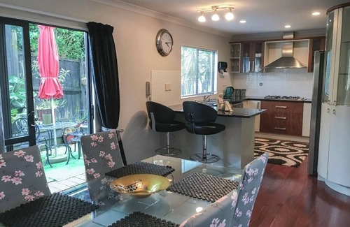 Somerville Casa | Luxury Large 2 Storied Villa Walk to Shopping Mall Howick
