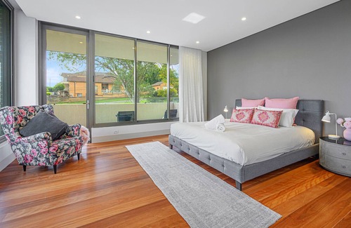 Putney Casa | ★Luxury Lifestyle ★ Pool ★WaterView ★ Convenient location★