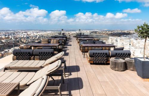 Paceville Apartamento | Luxury Little Gem Mercury Tower with Rooftop Pool By Arcobnb