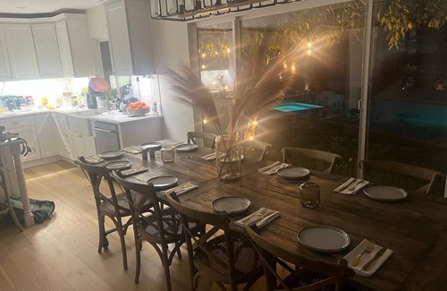 Woodland Hills Casa | Luxury Living at it's finest.