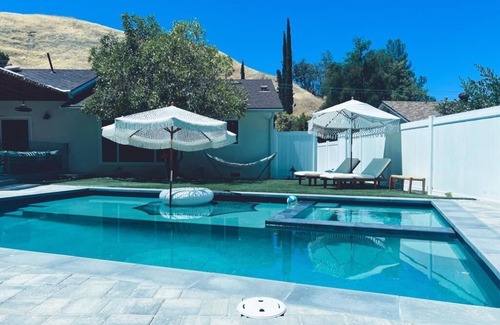 Woodland Hills Casa | Luxury Living at it's finest.