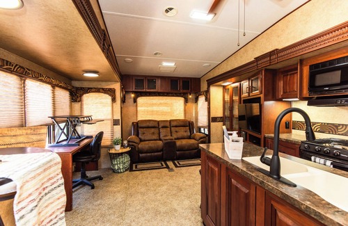 Mesilla Park Casa | Luxury living in a roomy 5th wheel located in a secluded pecan orchard.