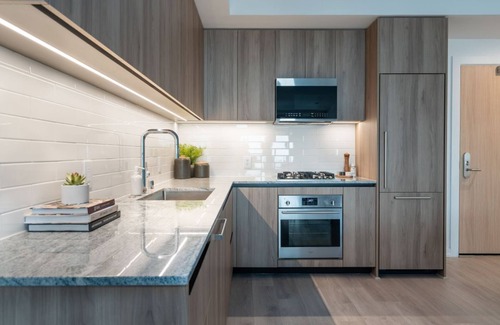 Melrose Condominio | Luxury Living in Level Hollywood - Furnished Suites for 30+ Night Stays!