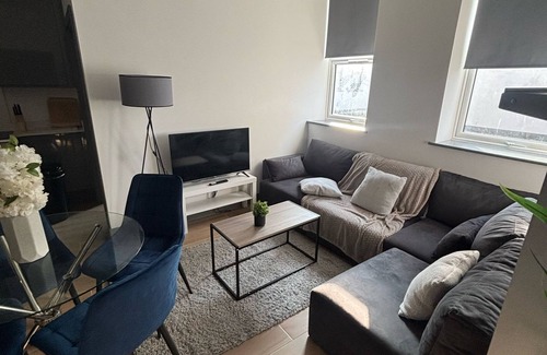 West Finchley Apartamento | Luxury Living in North London – Stylish 2BR with En-Suite & Free Parking