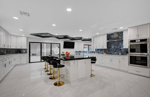 Villa Bonita Estates Casa | Luxury Living, Steam Sauna, Dry Sauna, Pool, Spa