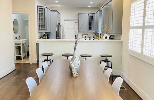 Old Fourth Ward Casa | Luxury Living w/ Skyline View+Wine Bar+Huge Master Suite near PCM & Beltline