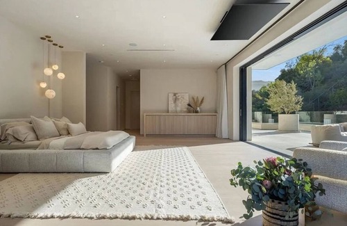 Encino Villa | Luxury Living with Endless Horizon Views