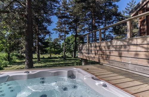 Le Chambon-sur-Lignon Cabaña | Lujoso lodge con spa privado y acceso a campo de golf y piscina, ideal para familias y grupos