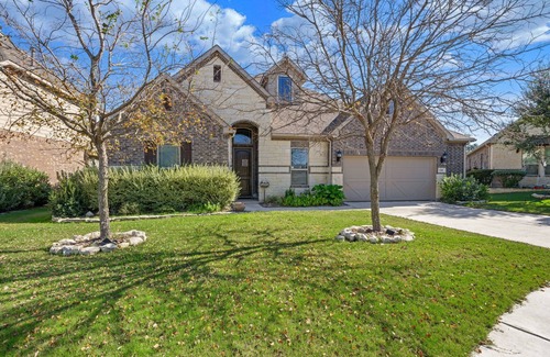 Boerne Casa | Luxury, location and amenities! Nice home, located near Boerne & Six Flags!