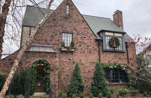 Hillsboro West End Casa | El lujo y la ubicación lo convierten en una estadía perfecta en nuestra moderna casa histórica.