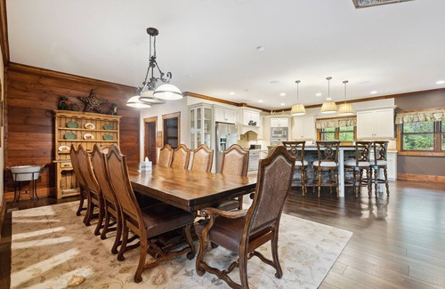 Sapphire Casa | Luxury Lodge Sleeps 26 Comfortably at Sapphire Valley Resort