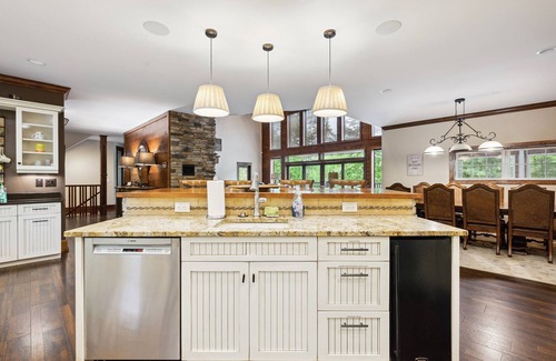 Sapphire Casa | Luxury Lodge Sleeps 26 Comfortably at Sapphire Valley Resort