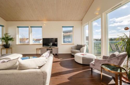 Hopton Casa | Luxury Lodge w/Hot Tub on 400-Acre Estate