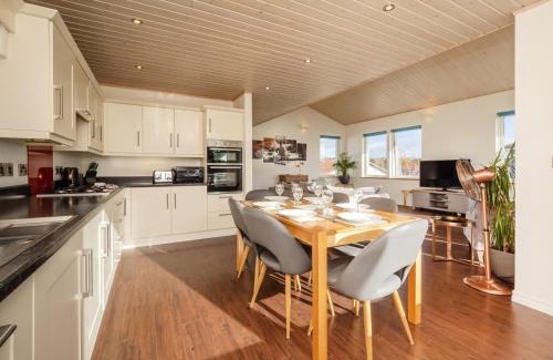Hopton Casa | Luxury Lodge w/Hot Tub on 400-Acre Estate