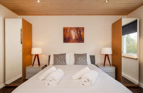 Hopton Casa | Luxury Lodge w/Hot Tub on 400-Acre Estate