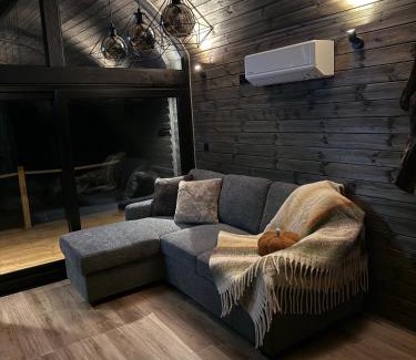 Hatherton Cabina | Luxury Lodge with Hot Tub next to Belfry Golf Course