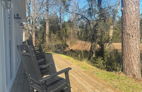 Elizabethtown Cabaña | Luxury Lodging, Lakefront View, King Bed w/Private Bath, Patio