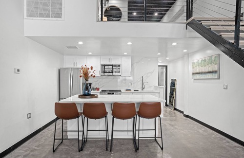 Cortez Hill Apartamento | LUXURY Loft- Across the street from Balboa Park & Zoo, Little Italy & Petco Park