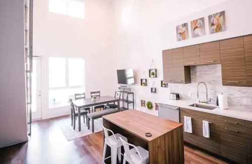 Glendale Condominio | Luxury Loft Penthouse 10 mins from the Airport!