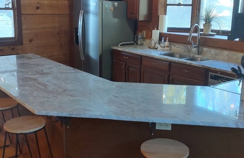 Townsend Cabina | Luxury Log Cabin adjoins GSMNP . Magnificent Views , Nature Lovers Paradise !