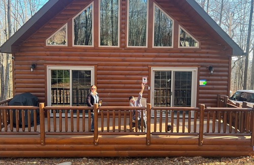 Wallenpaupauk Lake Estates Cabina | Luxury Log Cabin w/Outdoor Jetted Hot Tub & Indoor Jacuzzi Bath-New Construction