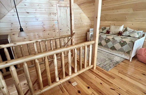 Wallenpaupauk Lake Estates Cabina | Luxury Log Cabin w/Outdoor Jetted Hot Tub & Indoor Jacuzzi Bath-New Construction