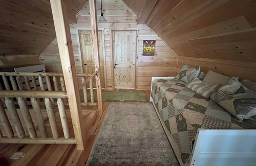 Wallenpaupauk Lake Estates Cabina | Luxury Log Cabin w/Outdoor Jetted Hot Tub & Indoor Jacuzzi Bath-New Construction