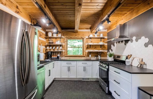 Asheville Cabina | Luxury Log Cabin *Waterfall*Hot Tub*Firepit*Hiking