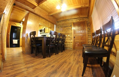 Lebec Cabina | ¡Luxuey Log Home Resort en 22 acres, rodeado de sus propias montañas!