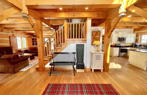 Meaford Casa | Luxury Log Home, Southern Georgian Bay - Explore Blue Mountain to Tobermory
