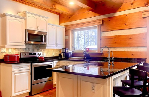 Meaford Casa | Luxury Log Home, Southern Georgian Bay - Explore Blue Mountain to Tobermory