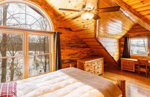 Cassville Casa | Luxury Log Mansion | Stunning Views