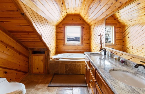 Cassville Casa | Luxury Log Mansion | Stunning Views