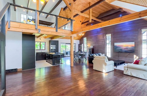 Bayfield Cabaña | Luxury Log Retreat - *King Bed, Game Room*