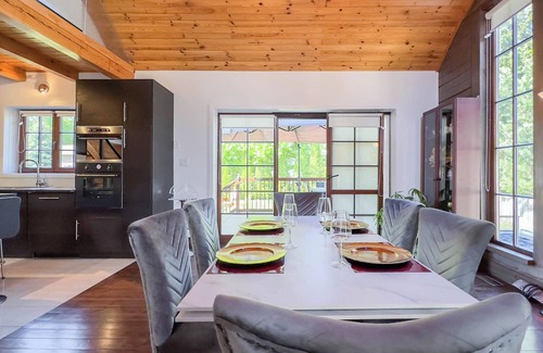 Bayfield Cabaña | Luxury Log Retreat - *King Bed, Game Room*