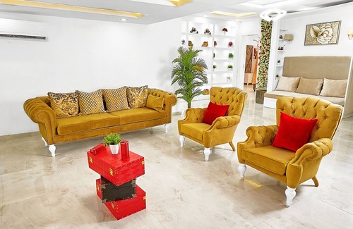 Ofin Casa | Luxury Mansion Shortlet w/cinema & game room