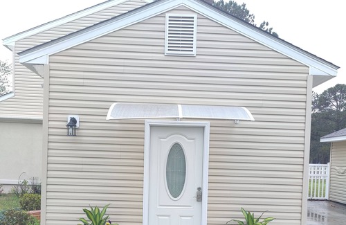Myrtle Beach Apartamento | Luxury Master Suite king size bed full bathroom in the center of Myrtle BeachSC