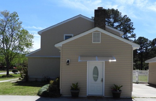Myrtle Beach Apartamento | Luxury Master Suite king size bed full bathroom in the center of Myrtle BeachSC